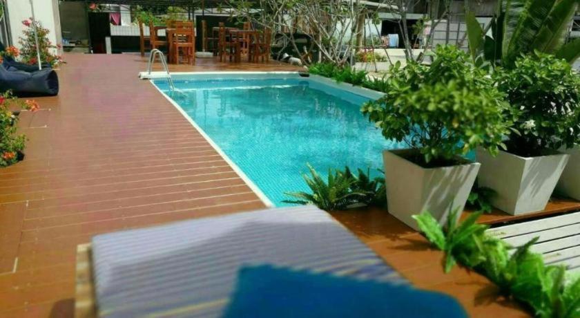 בנגקוק Thousand-Ten Thousand Hotel מראה חיצוני תמונה